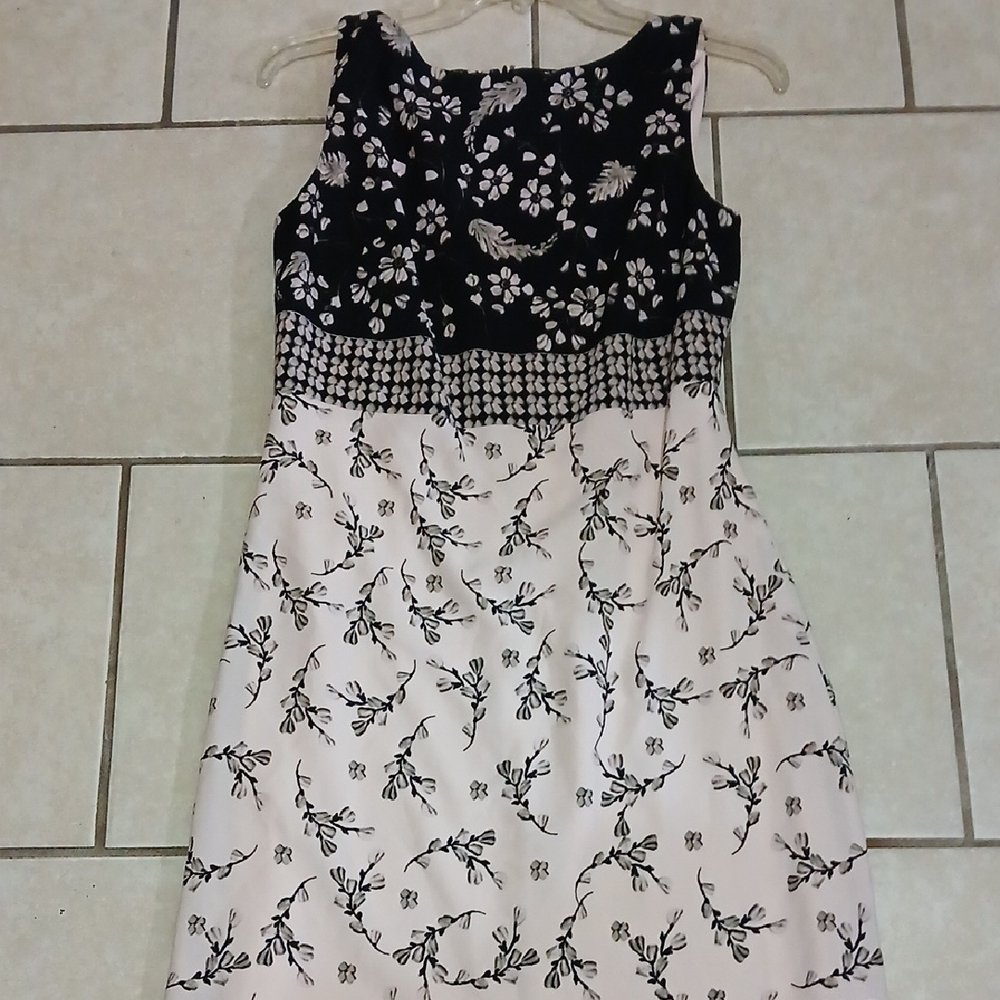 KARL LAGERFELD Womens Size 2 Black and White Floral Dress